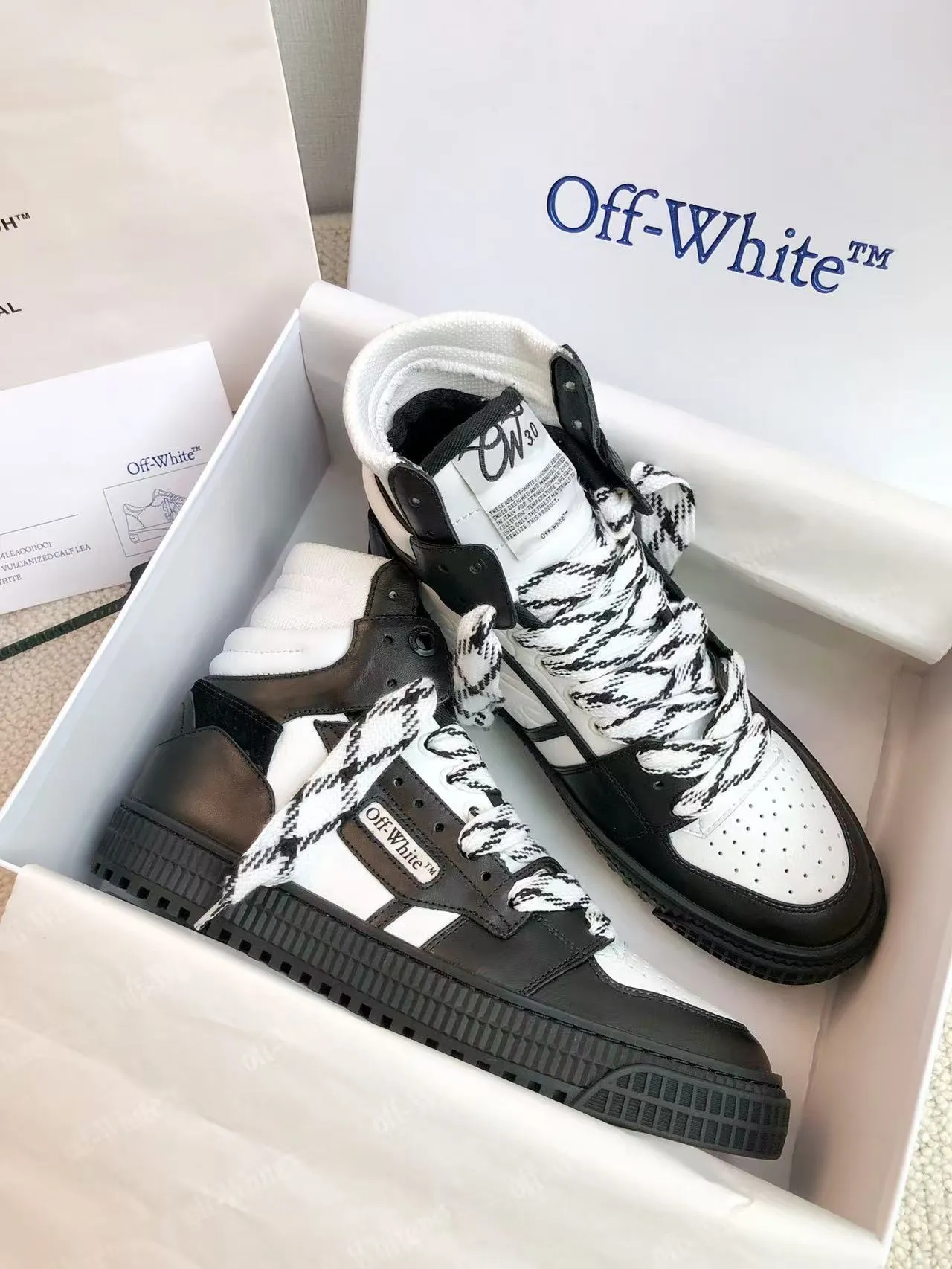 Men's men's shoes P660! 🌈🌈OFF WHITE🌈🌈 ⚡️Couple model⚡️🍓New color🍓 👉Ex-factory price: 130-45 The latest spring model of Gaobang street casual Martin style masterpiece, released the highest quality version on the market 👊 Series original mold opening, original lasting, production technology 1:1 original ➰🔜The best choice for more and more celebrities and Internet celebrities🔸In the classics Changes in the code🔸Innovate in the trend🔸Strive to break away from the shackles of bad street design🔝Although he is not the originator of fashion design, he is definitely a shining dark horse in avant-garde design🐴🆙Do not follow the trend🔅Not universal beauty🔅 Fabric💯First-layer cowhide Lining💯Imported skin-friendly and environmentally friendly polyester mesh Foot pads💯Original molded high-elastic environmentally friendly molding pads Midsole💯Original lasting process Outsole💯Rubber outsole Packaging💯Official website synchronized full set of packaging (brand wrapping paper, brand certificate, brand cloth bag)